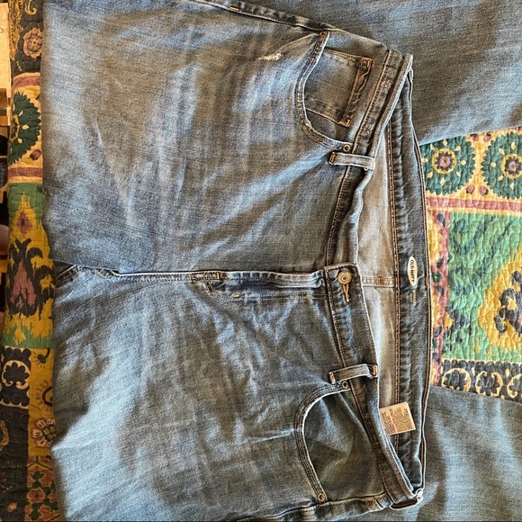 Old Navy Boyfriend Mid-Rise Ripped Jeans size 16 - Picture 6 of 9